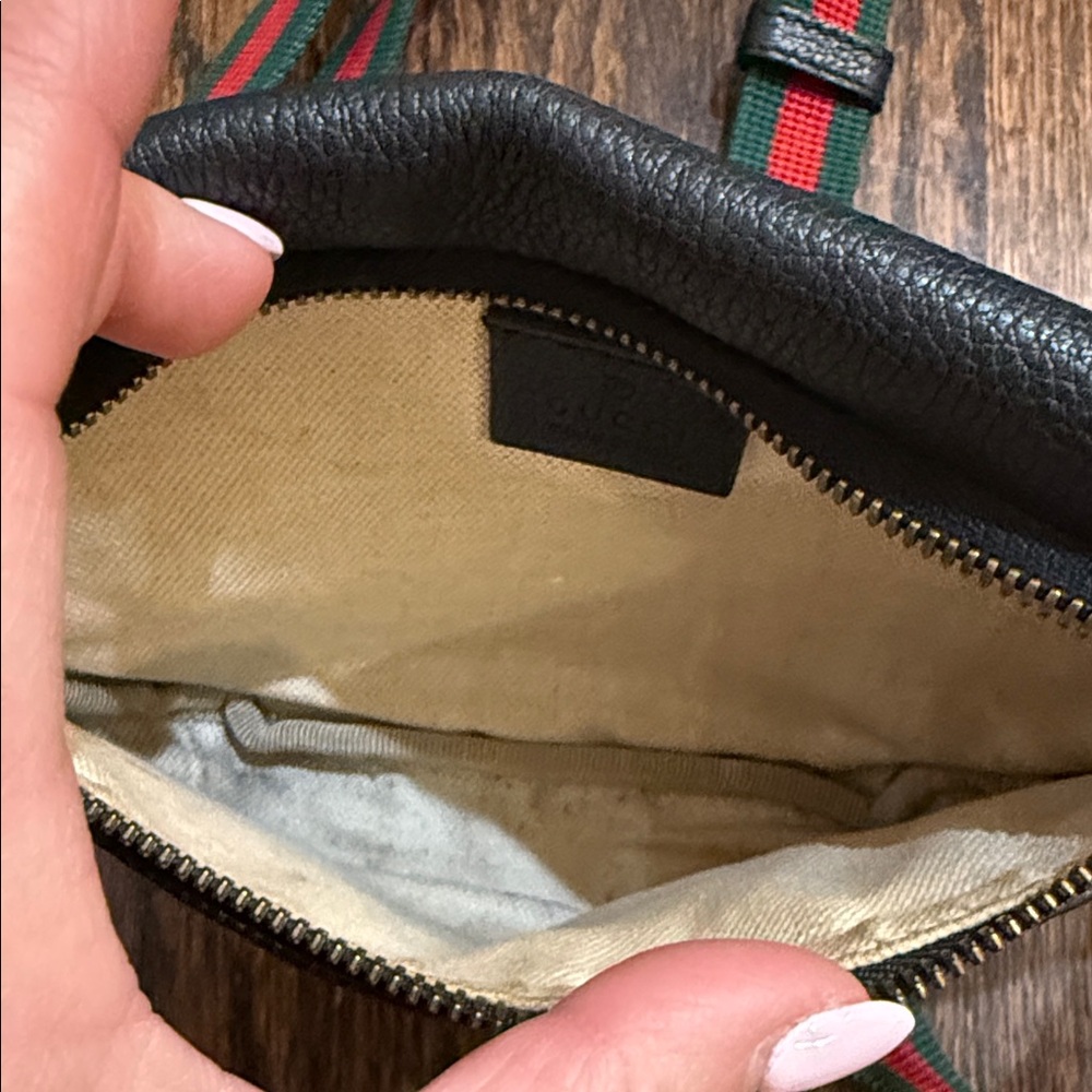 GUCCI Grained Calfskin Small Logo Belt Bag Black - Picture 8 of 13